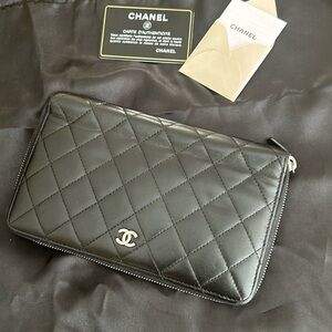 Chanel CC logo Matelasse quilted leather long wallet. Reposhing from @andrews777